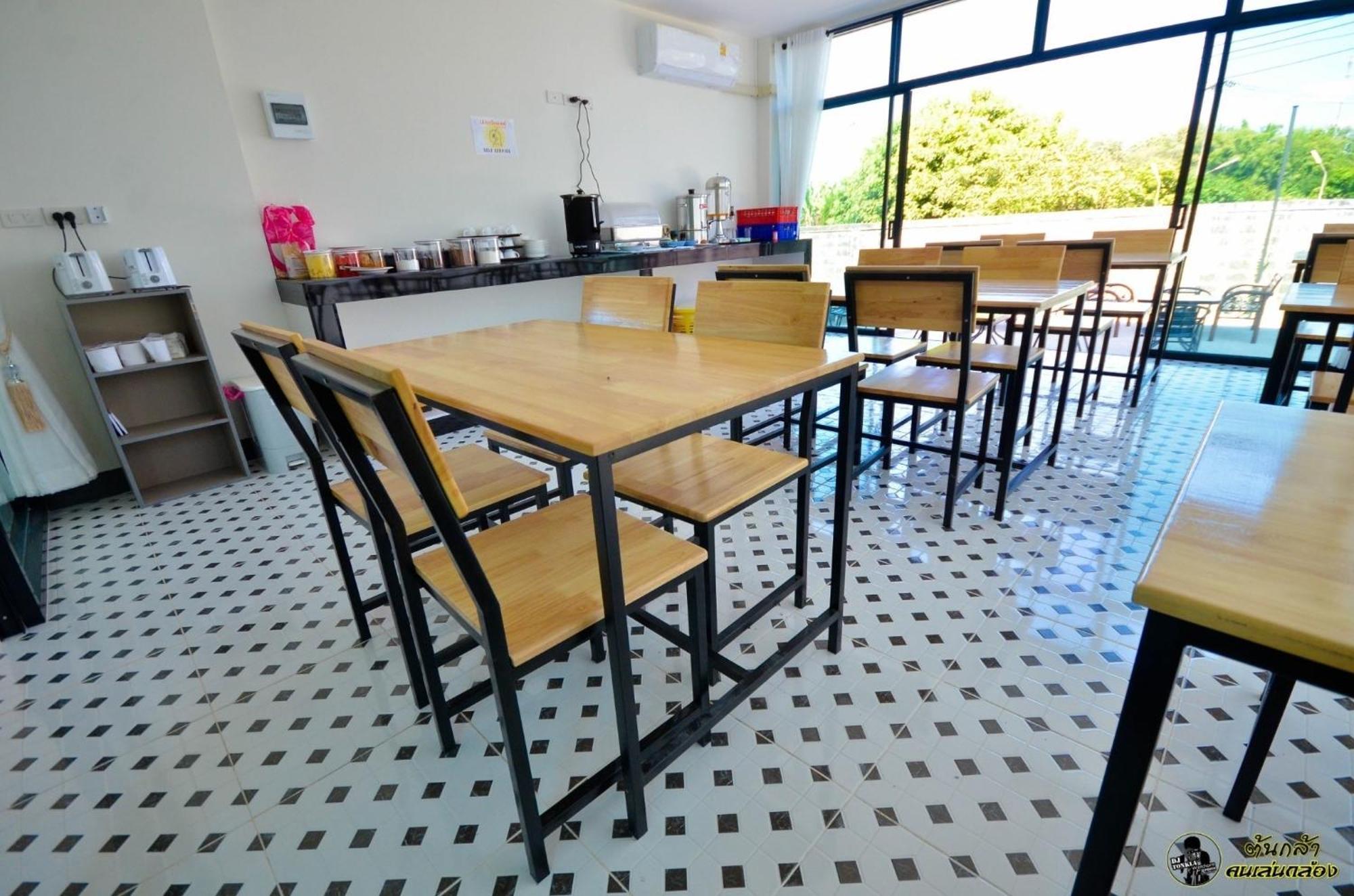 แอ่ว-ดีld Hotel&Residences Ngao Zewnętrze zdjęcie
