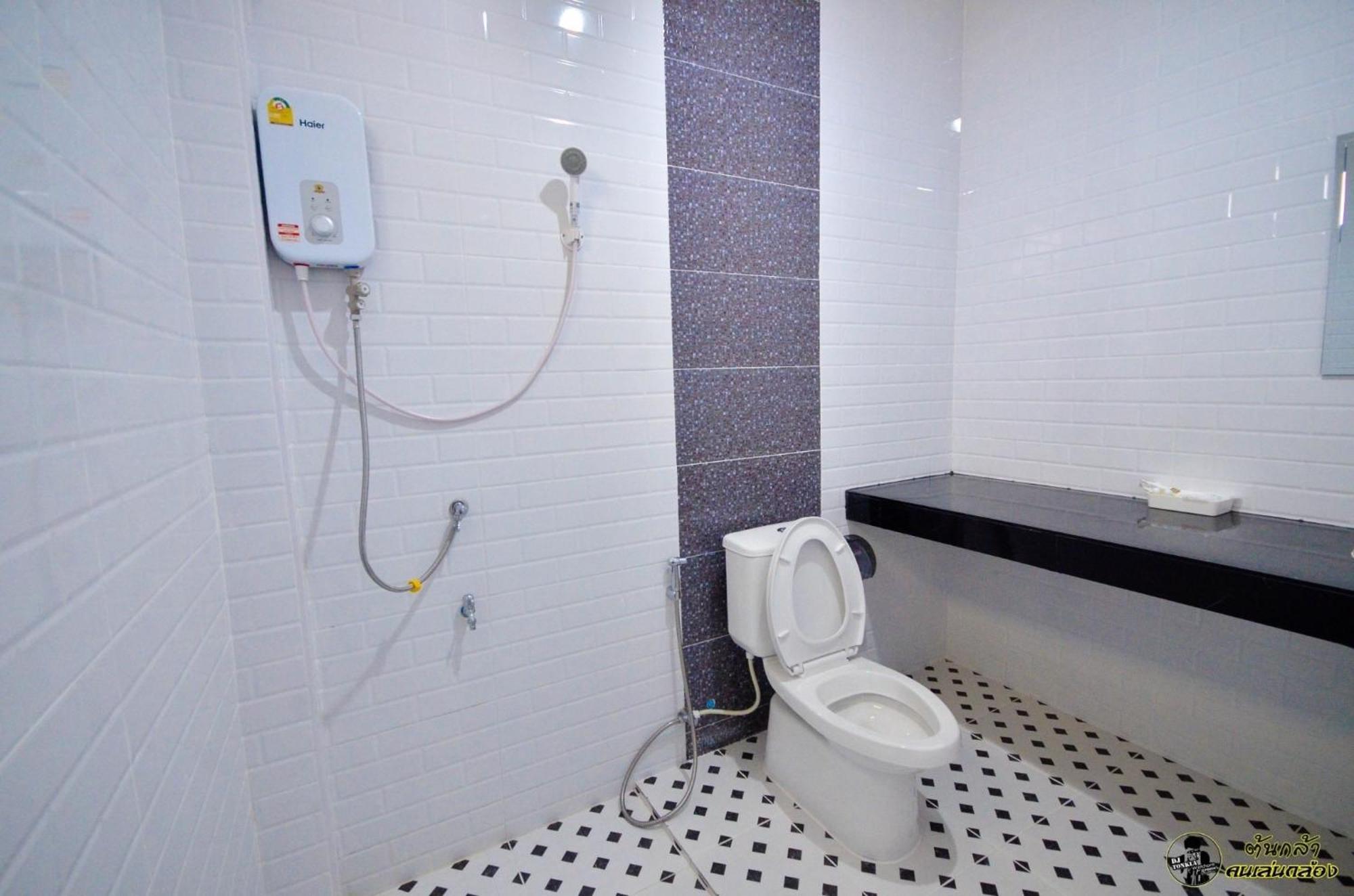 แอ่ว-ดีld Hotel&Residences Ngao Zewnętrze zdjęcie