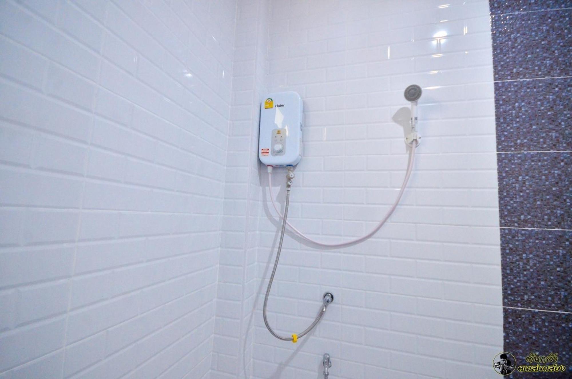 แอ่ว-ดีld Hotel&Residences Ngao Zewnętrze zdjęcie
